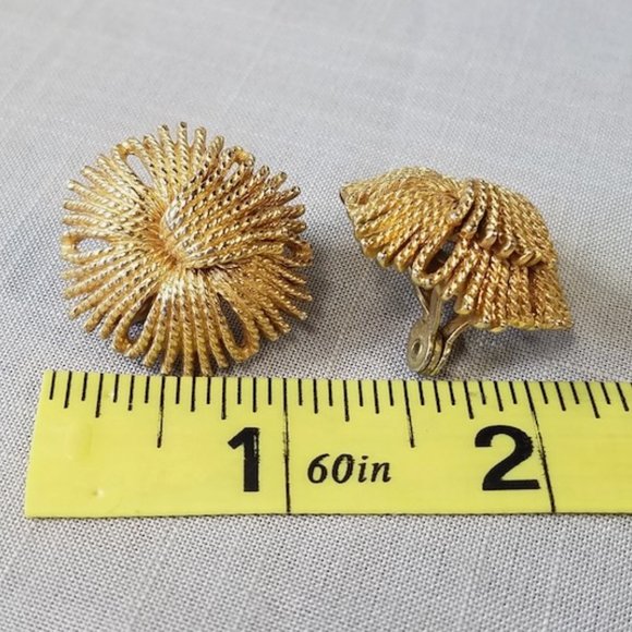 Vintage Monet "Cordelia" Demi Parure set Pin and Clip on Earrings - Picture 14 of 14